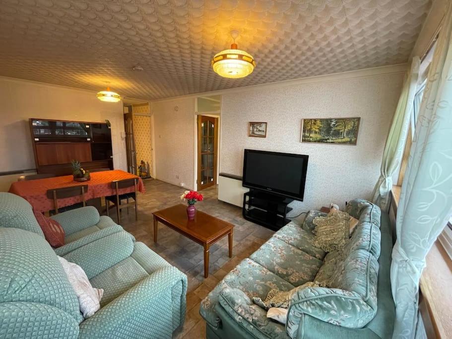 West End Hidden Gem - Modern 2-Bedroom Apartment With Residents Patio Glasgow Eksteriør billede
