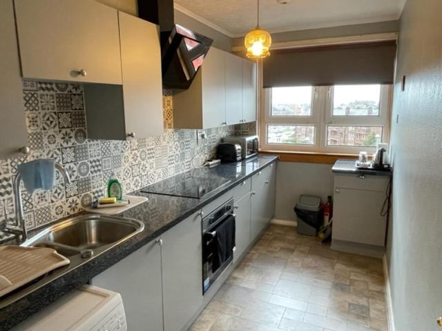 West End Hidden Gem - Modern 2-Bedroom Apartment With Residents Patio Glasgow Eksteriør billede